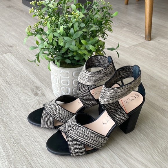 Brand new chic sandals in black and elastic band - Picture 2 of 2